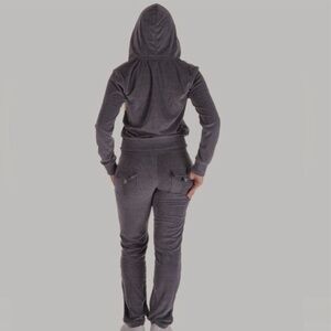 Womenโs Gray Velour Tracksuit, Size XL NWT